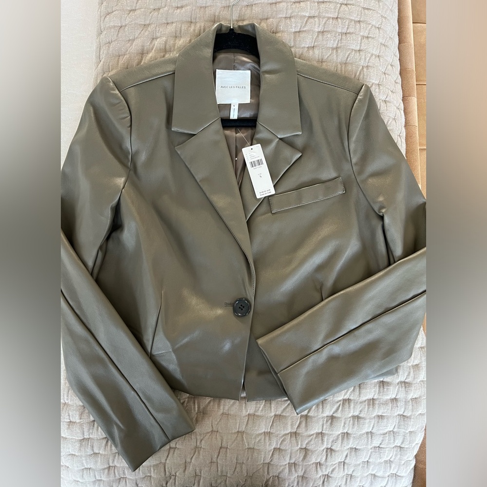 Avec Les Filles soft pleath cropped jacket